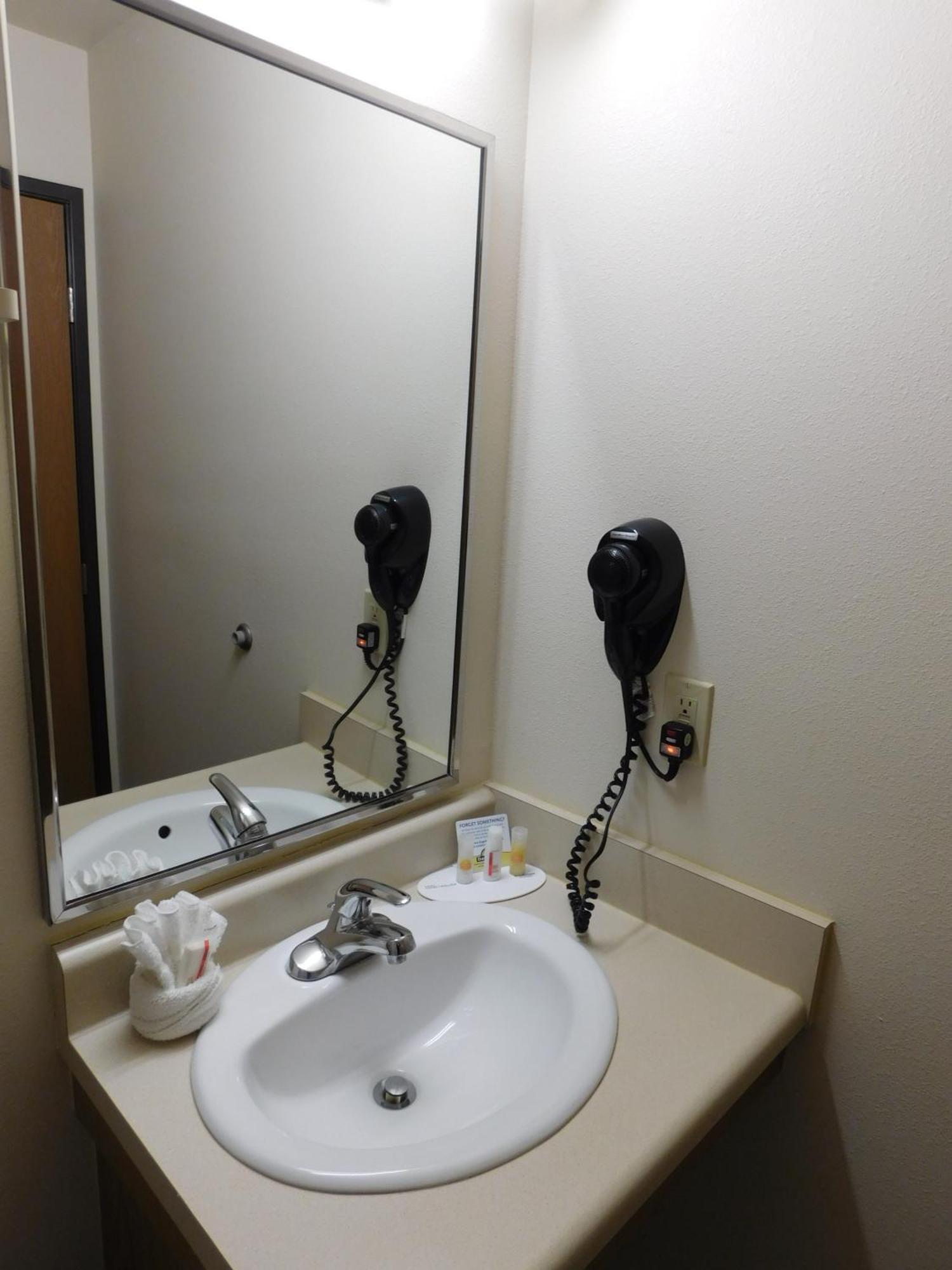 Days Inn & Suites By Wyndham Rochester South Δωμάτιο φωτογραφία