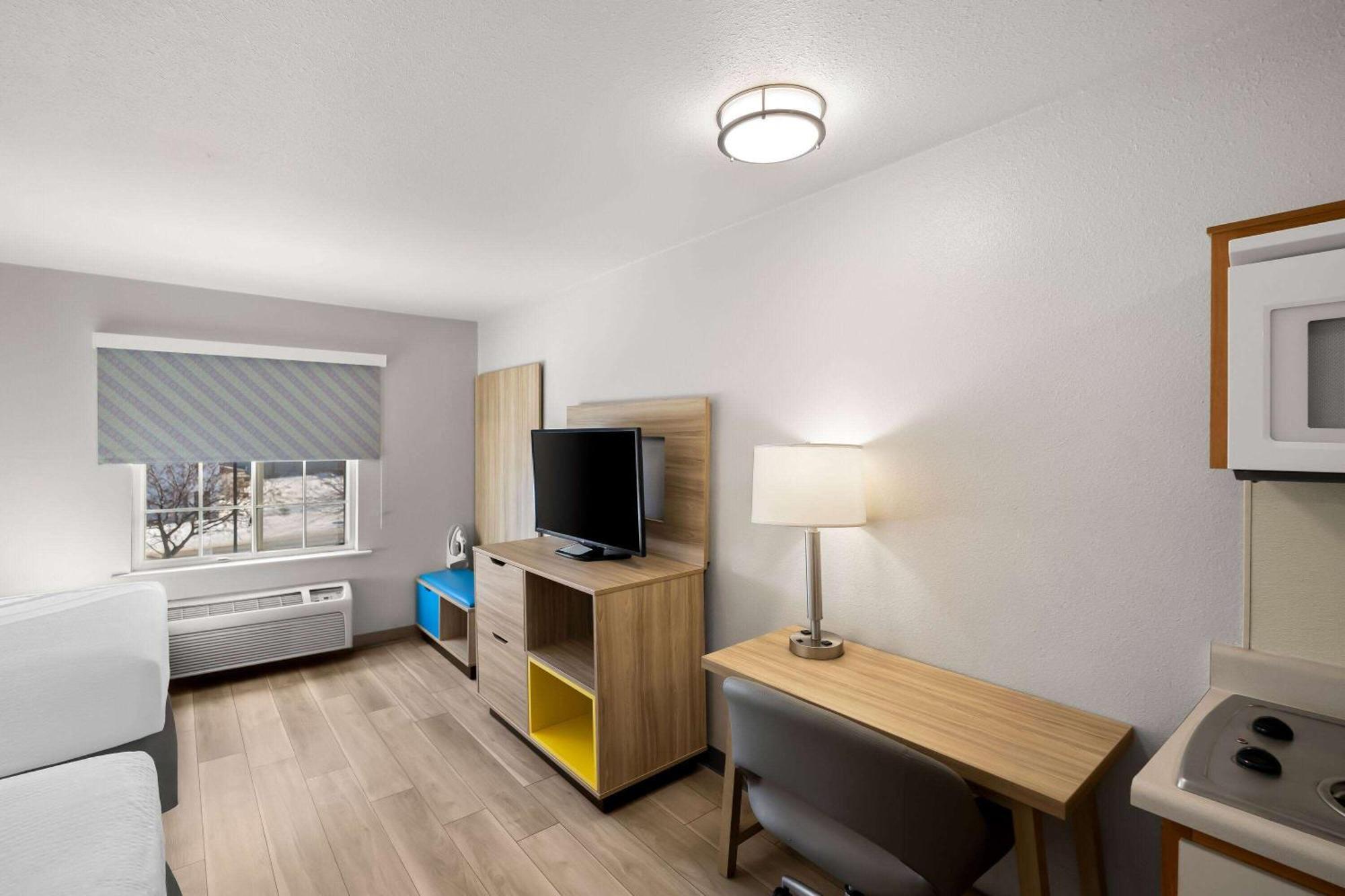 Days Inn & Suites By Wyndham Rochester South Εξωτερικό φωτογραφία