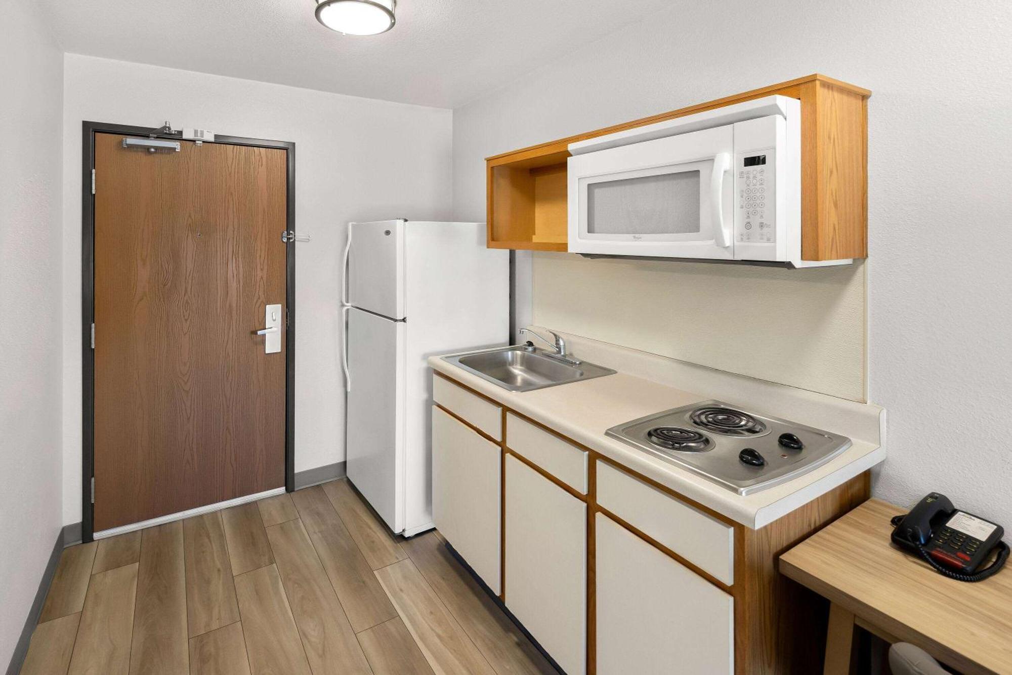 Days Inn & Suites By Wyndham Rochester South Εξωτερικό φωτογραφία
