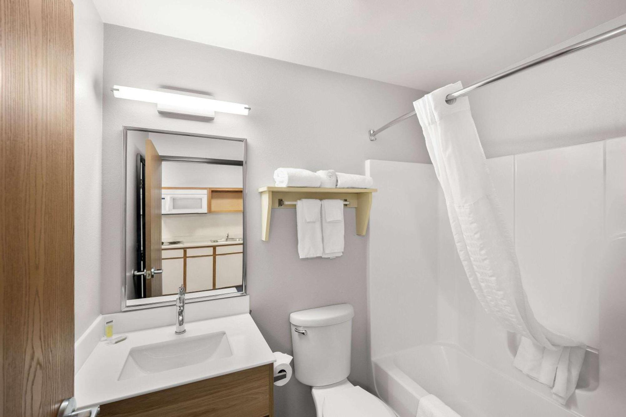 Days Inn & Suites By Wyndham Rochester South Εξωτερικό φωτογραφία
