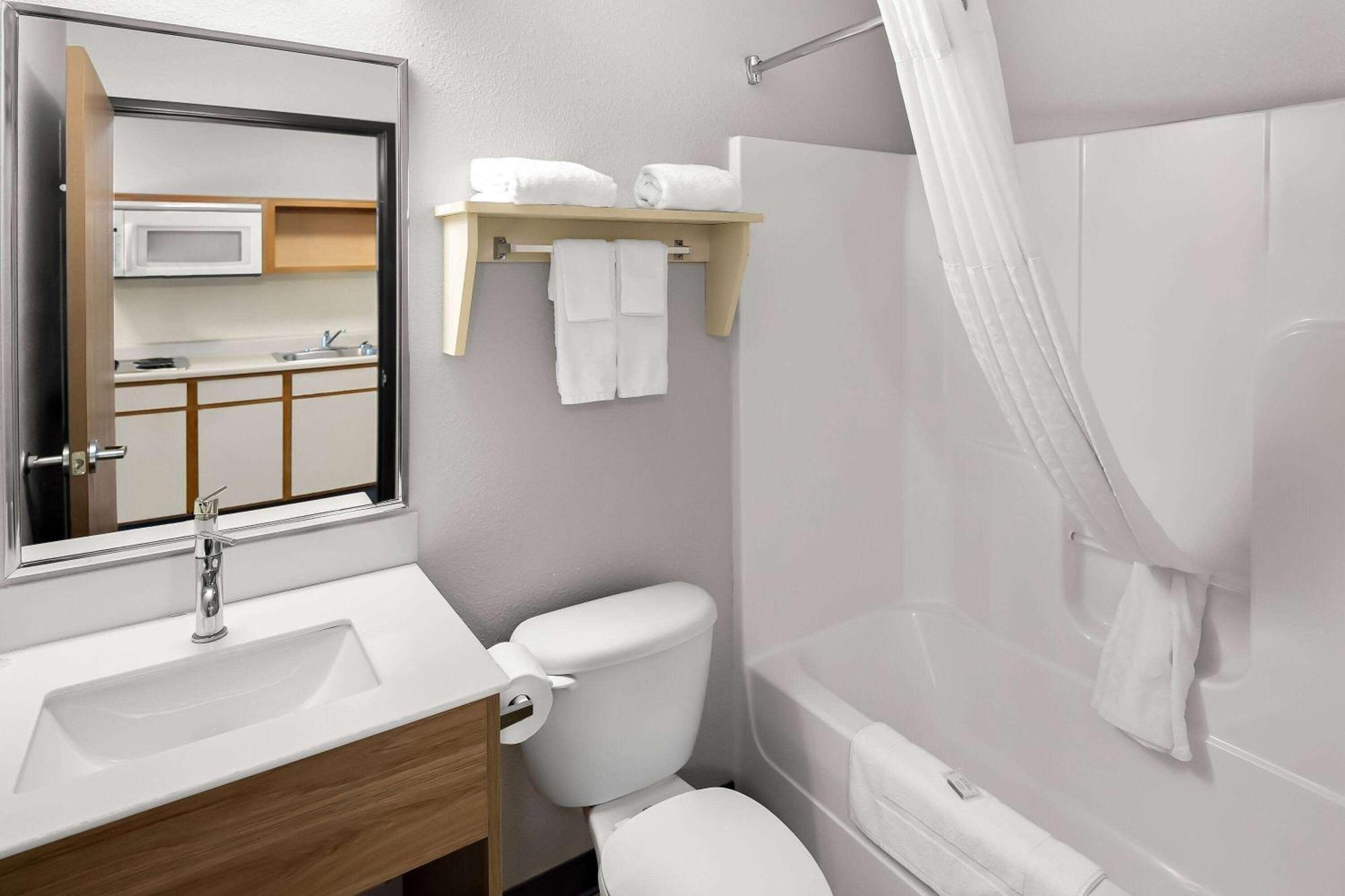 Days Inn & Suites By Wyndham Rochester South Εξωτερικό φωτογραφία