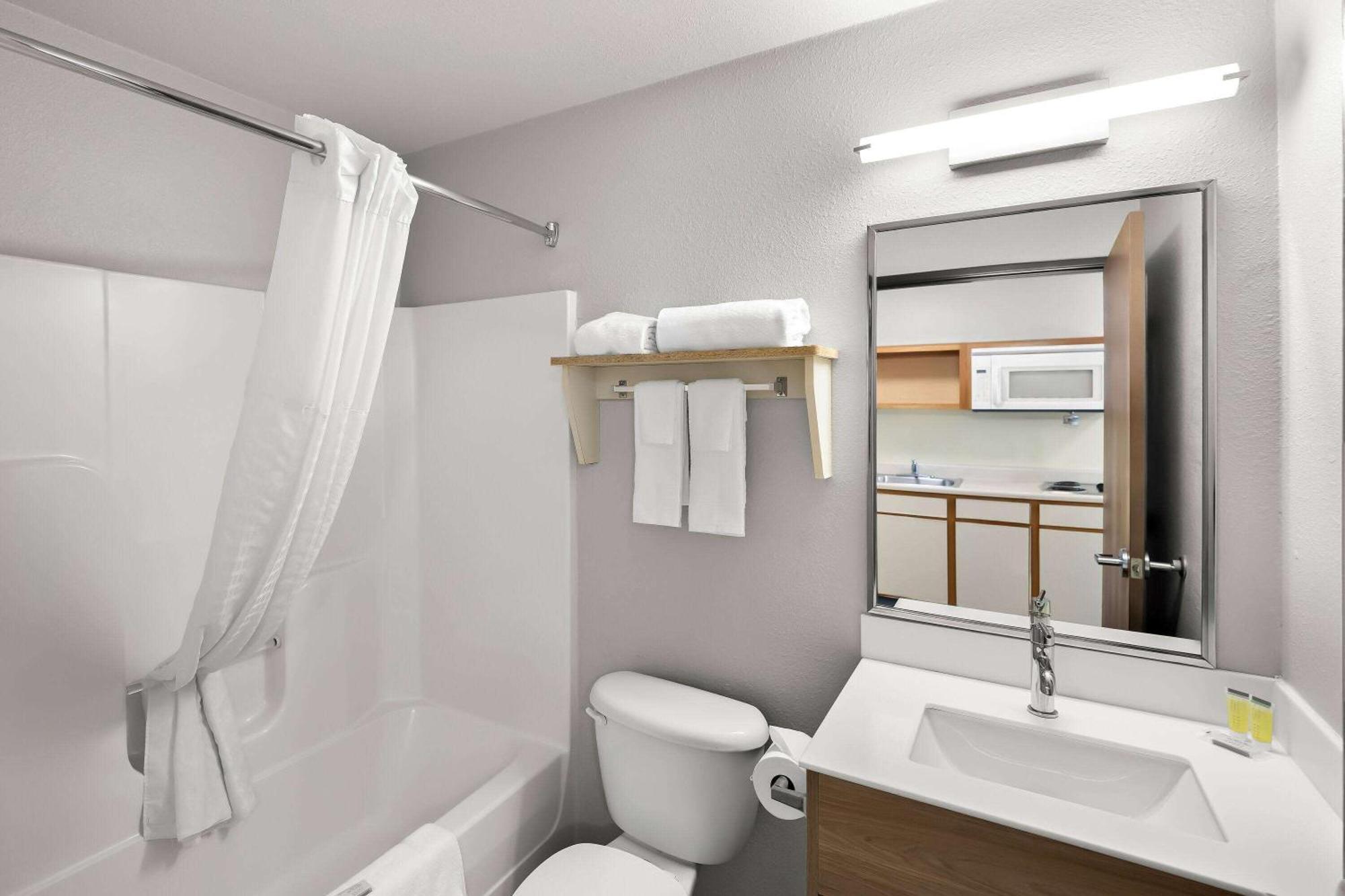 Days Inn & Suites By Wyndham Rochester South Εξωτερικό φωτογραφία
