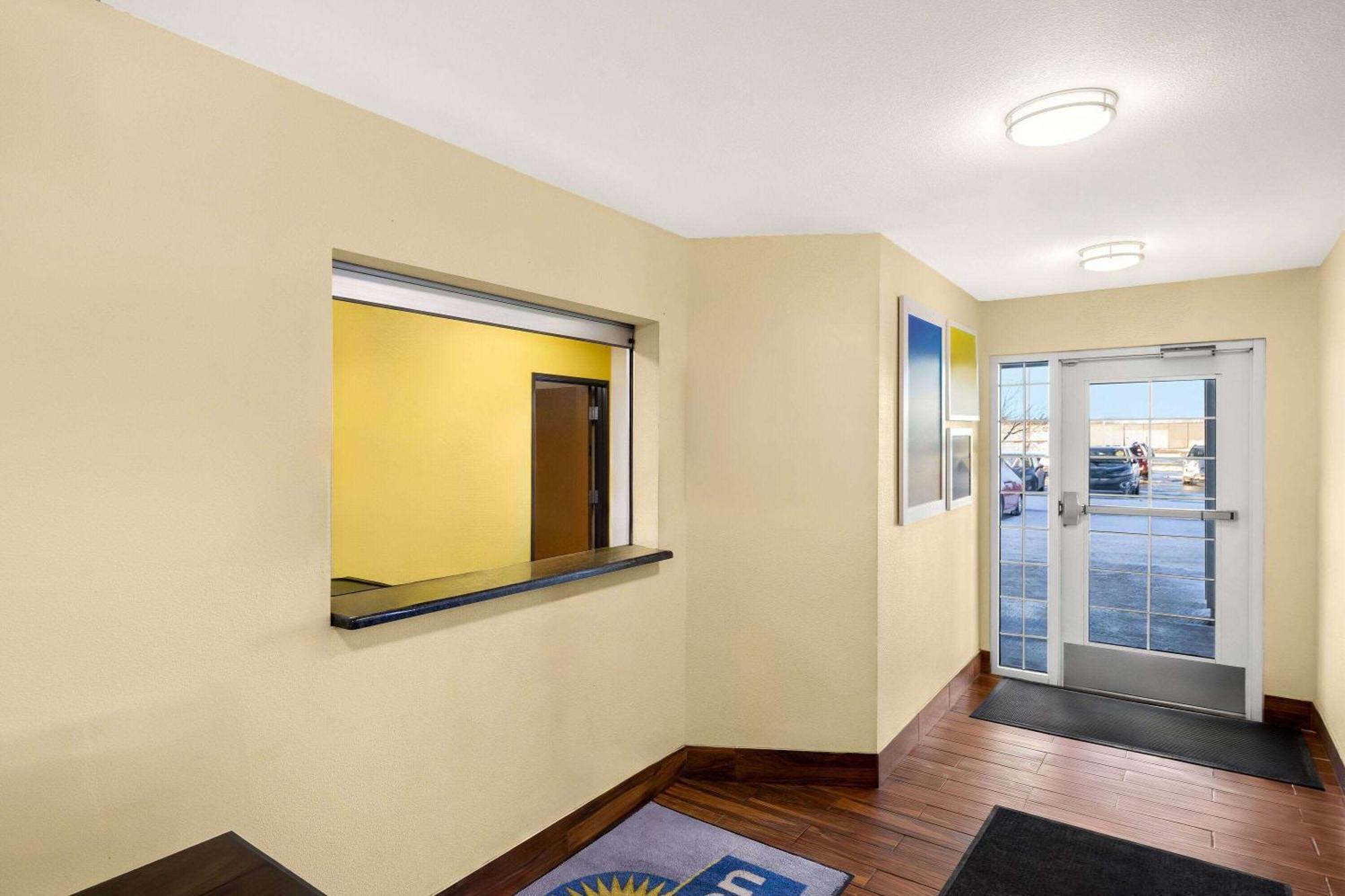 Days Inn & Suites By Wyndham Rochester South Εξωτερικό φωτογραφία