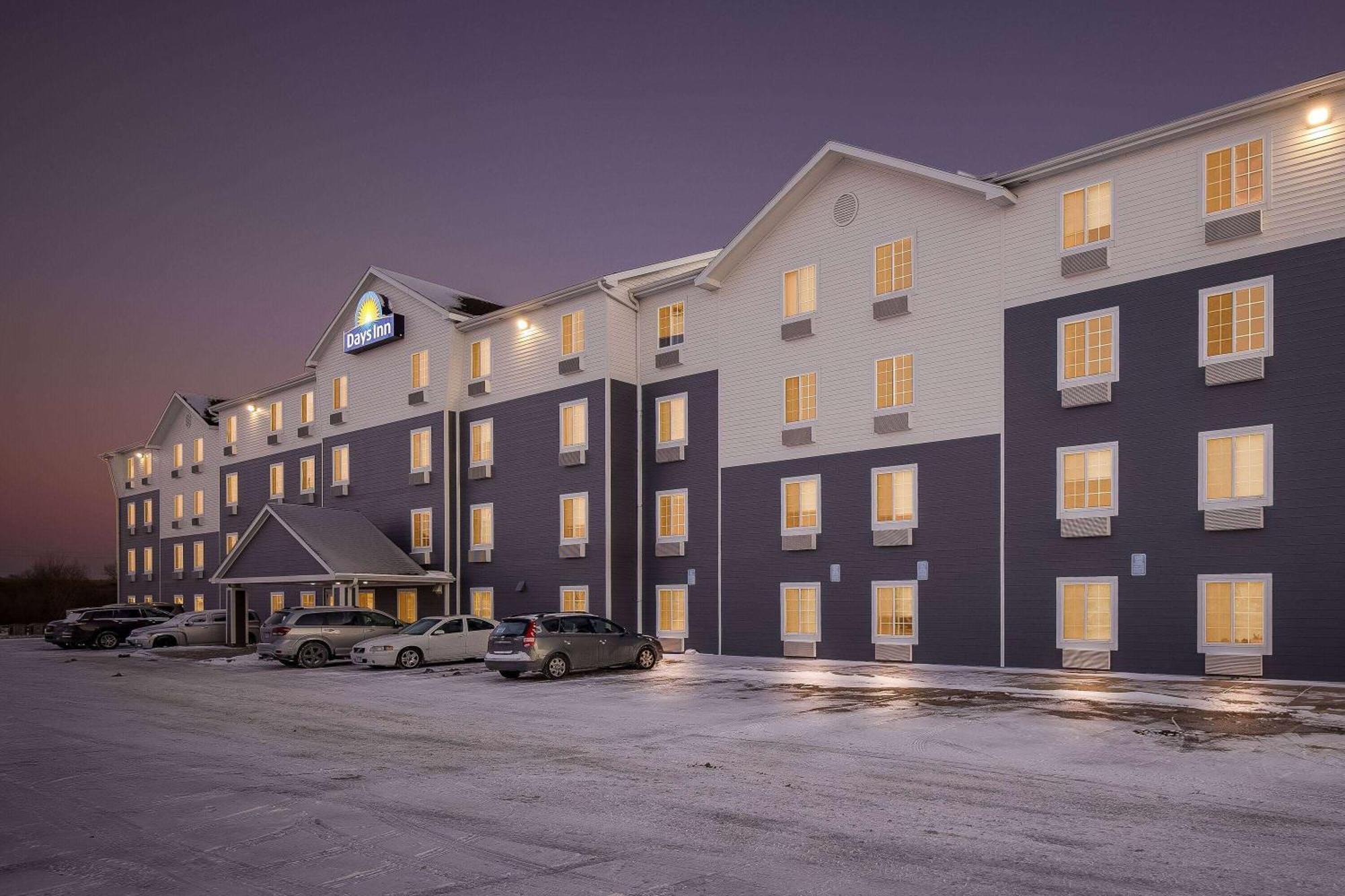 Days Inn & Suites By Wyndham Rochester South Εξωτερικό φωτογραφία