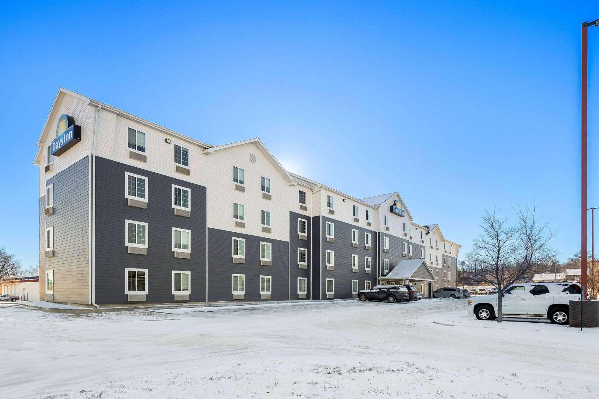 Days Inn & Suites By Wyndham Rochester South Εξωτερικό φωτογραφία