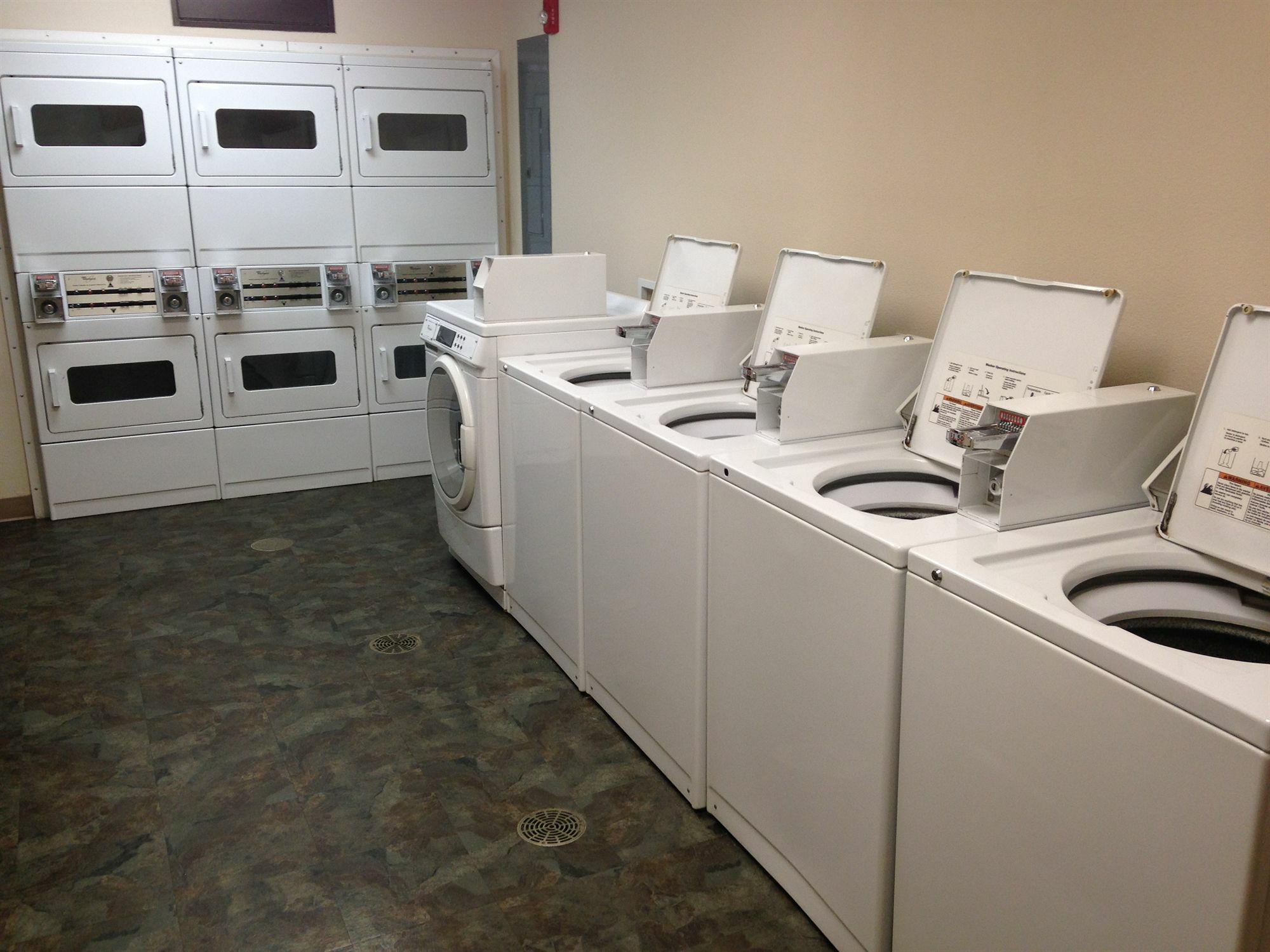 Days Inn & Suites By Wyndham Rochester South Εξωτερικό φωτογραφία