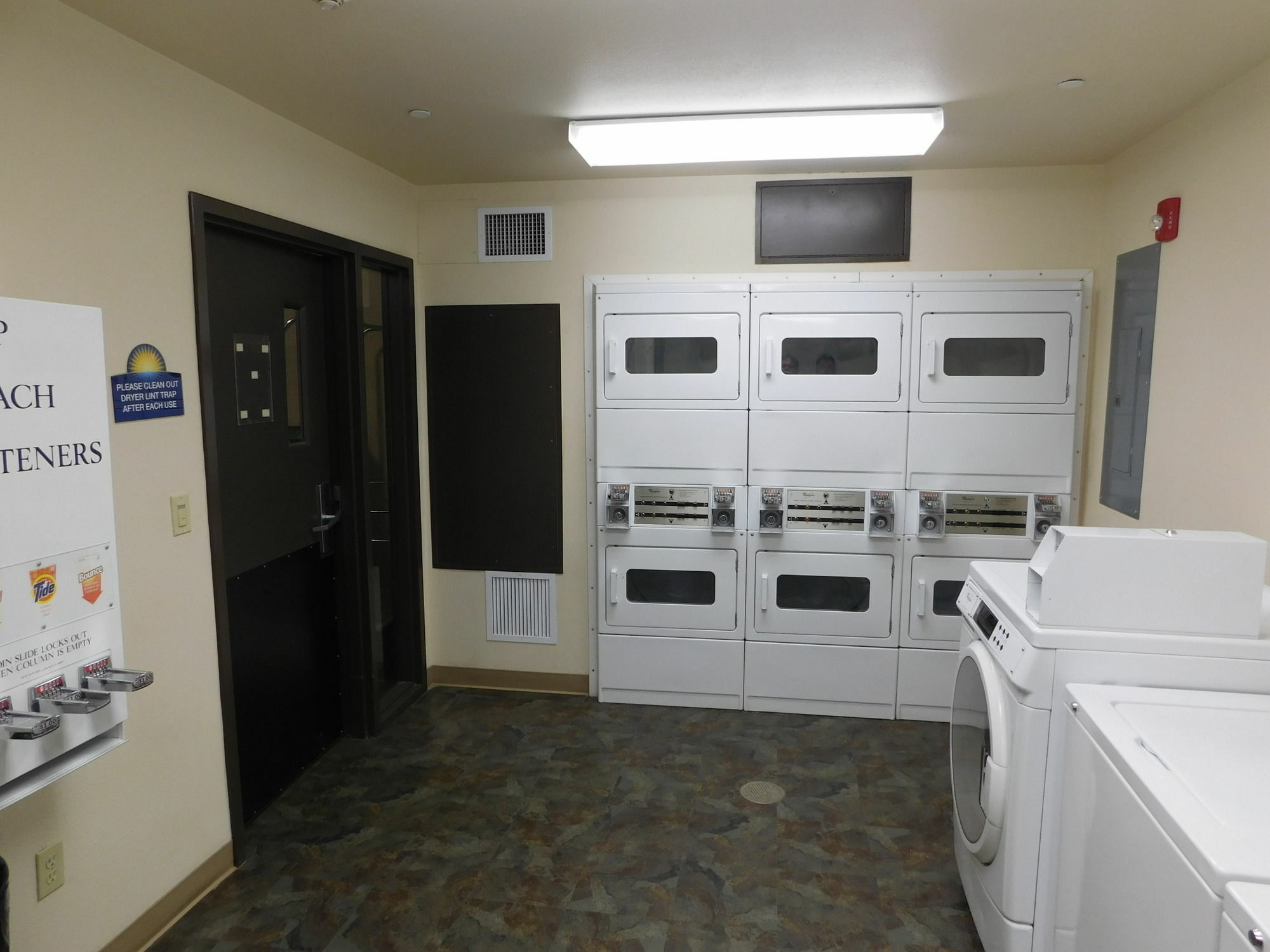 Days Inn & Suites By Wyndham Rochester South Εξωτερικό φωτογραφία