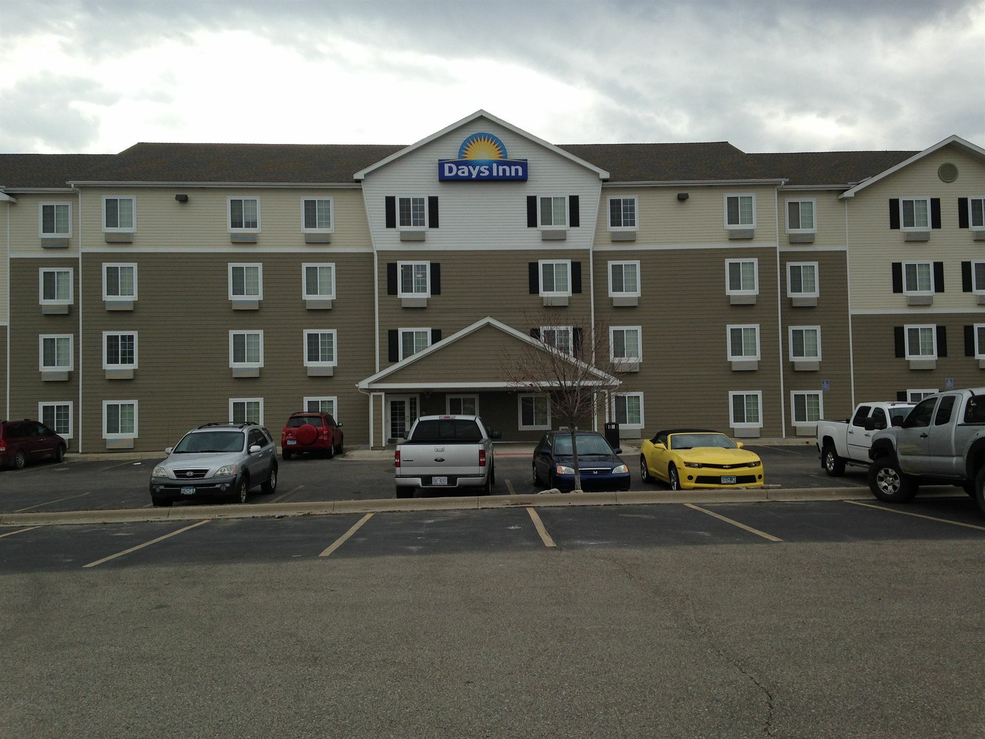 Days Inn & Suites By Wyndham Rochester South Εξωτερικό φωτογραφία